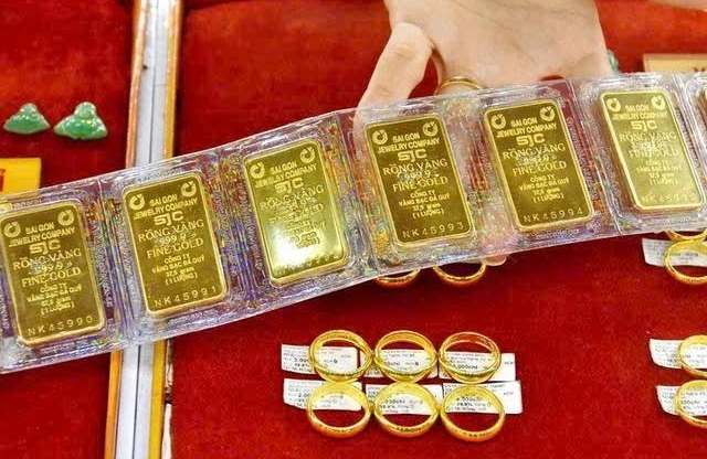 Giá vàng hôm nay tối 24/6: Vàng thế giới tụt không phanh