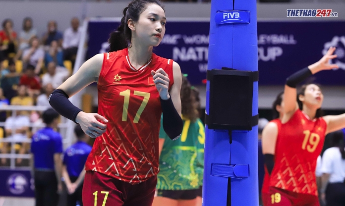 Bộ đôi tuyển thủ bóng chuyền nữ Việt Nam thả dáng cực xinh tại Thượng Hải