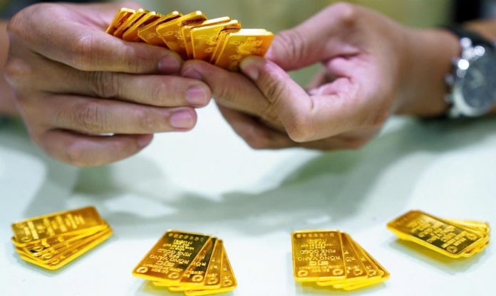Giá vàng hôm nay sáng 15/8: Neo ở ngưỡng cao