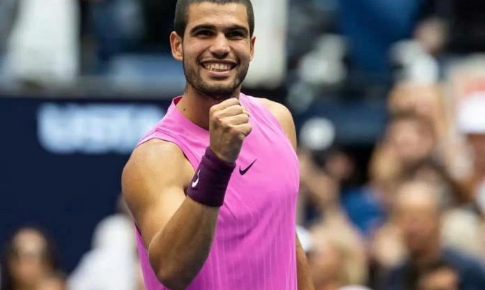 Alcaraz thắng dễ Djokovic, tiến vào chung kết US Open 2025