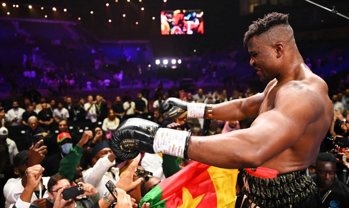 Francis Ngannou đăng trạng thái đầy ẩn ý sau thất bại của Deontay Wilder