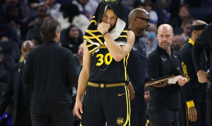 Stephen Curry tái lập thành tích đáng quên trong sự nghiệp