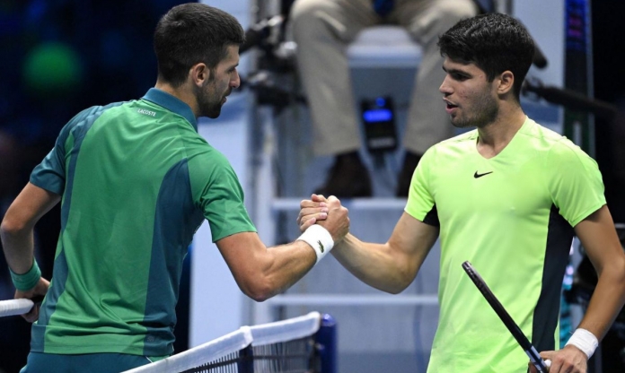 Carlos Alcaraz bóng gió dằn mặt Novak Djokovic