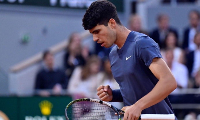 Thắng nghẹt thở Jannik Sinner, Carlos Alcaraz lần đầu lọt chung kết Roland Garros