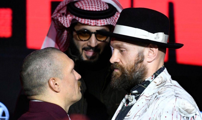 Usyk và Fury nhìn nhau 11 phút, trao những lời 'yêu thương' trước thềm tái đấu