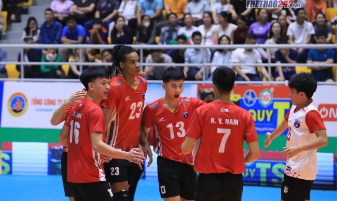 'Sếu vườn' 2m10 tỏa sáng, Thể Công Tân Cảng thắng trận đầu tiên ở giải VĐQG 2025