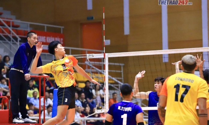 'Đinh ba tấn công' lên tiếng, á quân Sanest Khánh Hòa thắng trận thứ 2 ở giải VĐQG