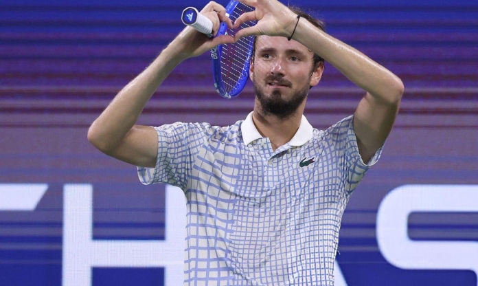 Quậy phá ở US Open, Medvedev nhận án phạt nặng