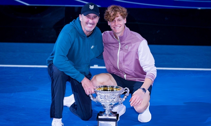 HLV của Sinner đáp trả Djokovic