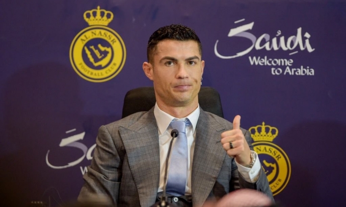 Thăng hoa tại Al Nassr, Ronaldo bất ngờ được 'ông lớn' Ngoại hạng Anh quan tâm