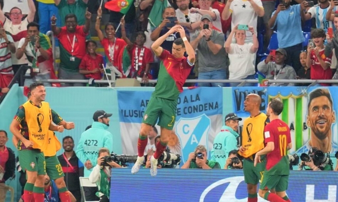 MU sẽ ký hợp đồng lịch sử với đàn em Ronaldo?