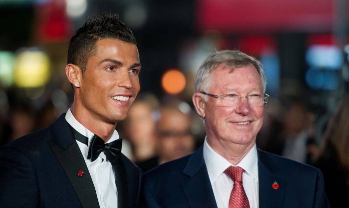 Vì Ronaldo, Sir Alex phải 'muối mặt' xin lỗi 1 người