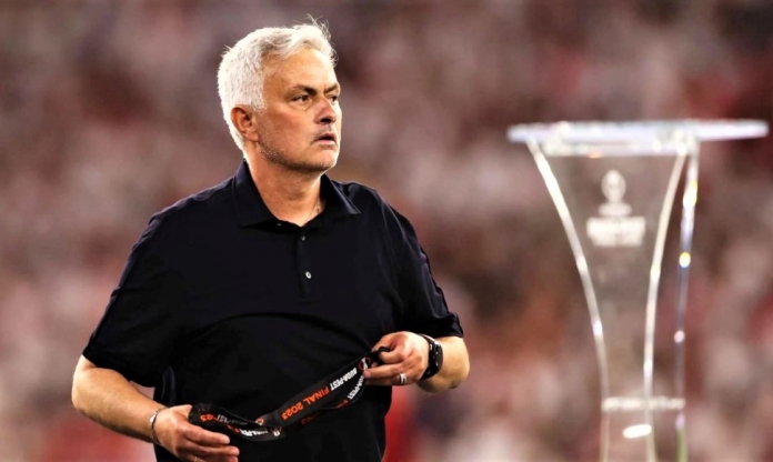 CHÍNH THỨC: HLV Mourinho nhận án phạt nặng từ UEFA sau chung kết C2