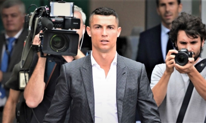 Tạm rời Al Nassr, Ronaldo 'đoàn tụ' cùng đồng đội cũ ở MU