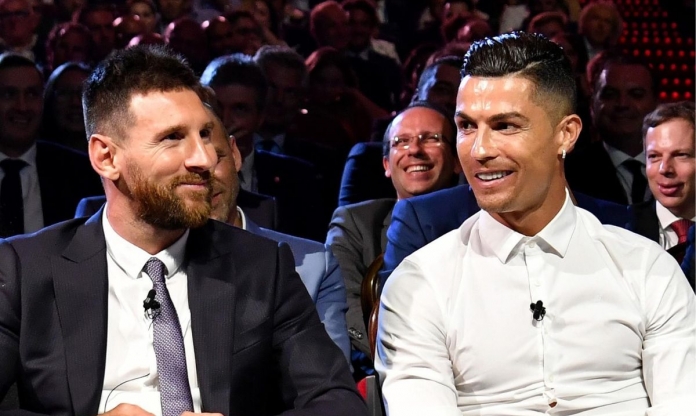 Messi vừa giành bóng vàng, Ronaldo vẫn được công nhận là số 1 thế giới