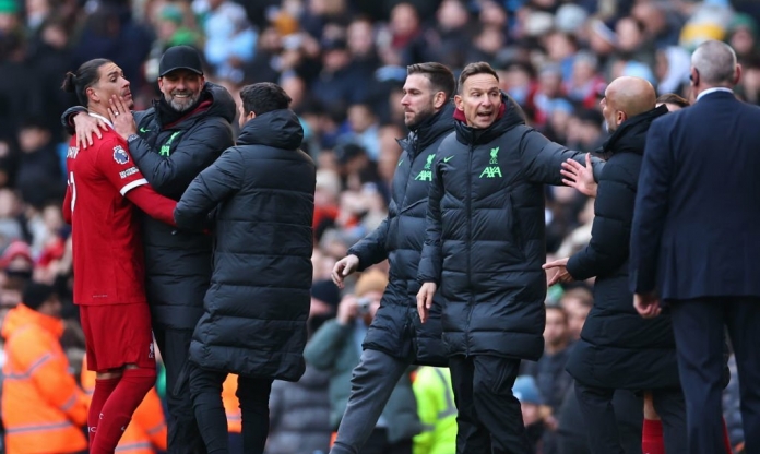 Pep Guardiola đấu khẩu cực gắt với Nunez, Klopp lập tức can thiệp
