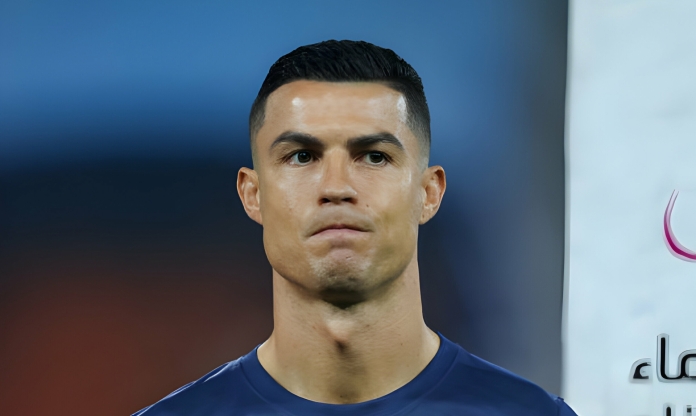 Ronaldo tiếp tục hứng 'cơn mưa gạch đá' sau phát ngôn gây bão