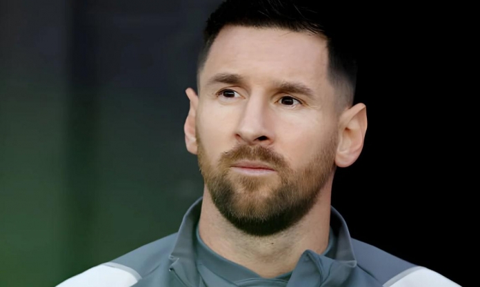 HLV người Argentina cảnh cáo Messi: 'Cậu nên lo lắng dần là vừa'