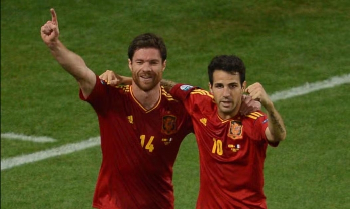Sau Xabi Alonso, HLV Cesc Fabregas gây sốt châu Âu khi chuẩn bị thăng hạng
