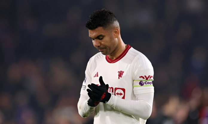 Casemiro nhận 'cơn mưa gạch đá', bị khuyên nên rời MU