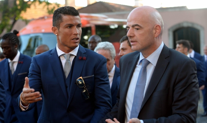 Chủ tịch FIFA gây tranh cãi, tuyên chiến với Ronaldo?