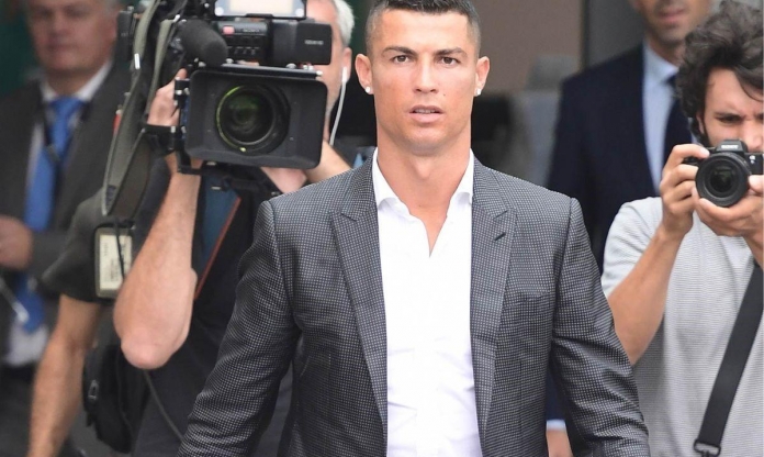 Chưa rời Al Nassr, Ronaldo bất ngờ được 'gã khổng lồ' chọn chiêu mộ