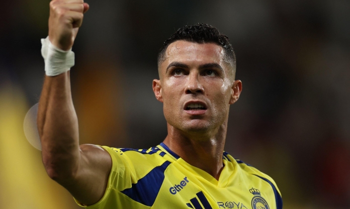 Không thể ngừng ghi bàn, Ronaldo nhận 'điểm 10' tuyệt đối ở tuổi 40