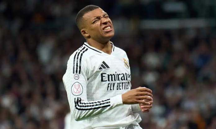 Mbappe bất ngờ bị réo tên sau khi PSG lọt vào chung kết C1