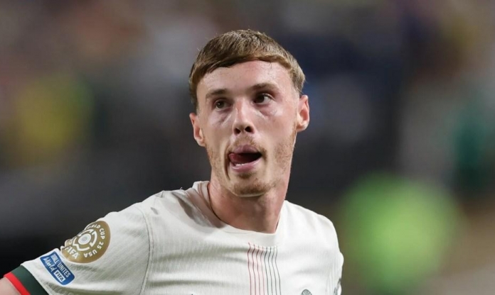 Cole Palmer 'tức điên' với 1 cầu thủ Chelsea