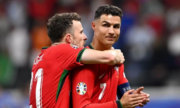 Ronaldo làm điều bất ngờ với Diogo Jota khiến tất cả xúc động