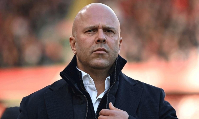 HLV Arne Slot: 'Liverpool đã biếu đối thủ quá nhiều bàn mùa này'