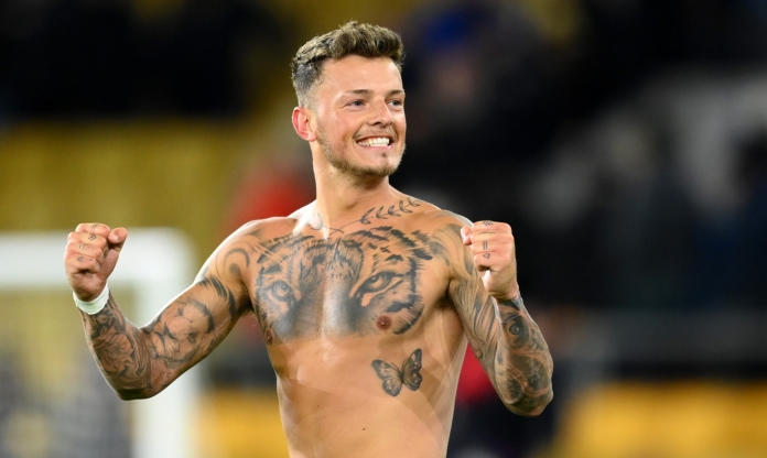 Ben White vui vẻ bên vợ khi tuyển Anh thất bại tại Wembley