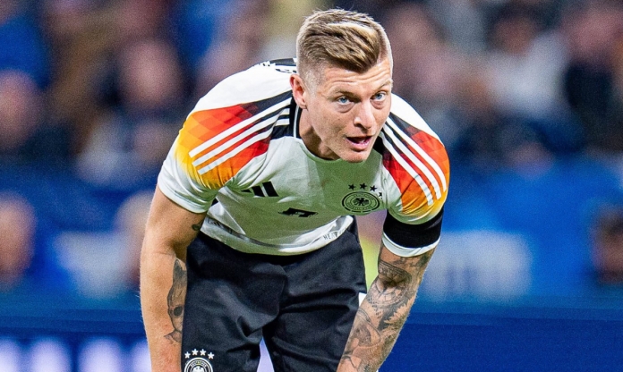 Kroos vào bóng quyết liệt khiến đàn em ở Real Madrid nằm sân đau đớn