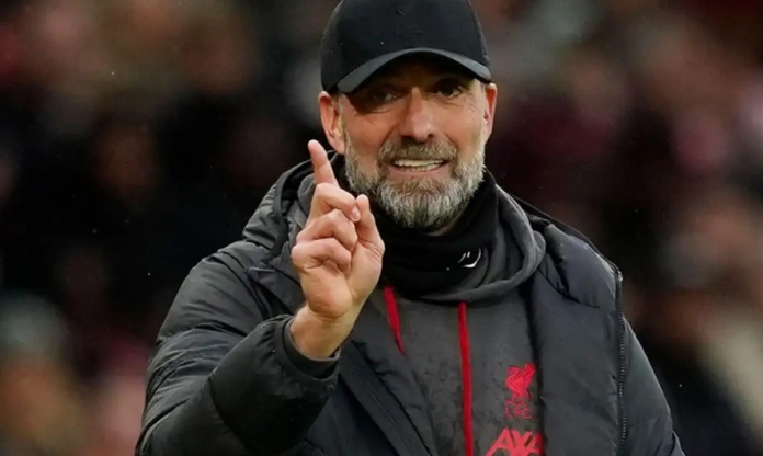 Jurgen Klopp dè chừng MU trước trận derby nước Anh