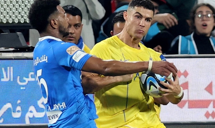 Ơ kìa, Ronaldo sao thế?