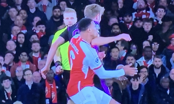 Fan Arsenal bất bình, kể toàn bộ trò xấu của Harry Kane