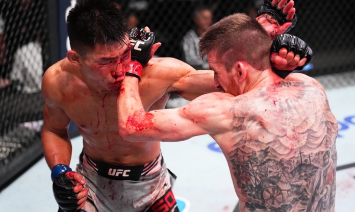 UFC  Fight Night: Sao Trung Quốc phải cắm Titan vào hộp sọ, fan lo hóa mồi ngon cho Simon