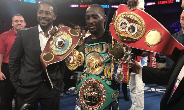 Hủy diệt Errol Spence Jr., Terence Crawford trở thành tay đấm đầu tiên thống trị 2 hạng cân liên tiếp trong thời đại 4 đai
