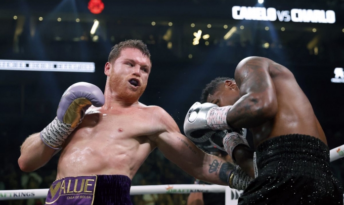 Đánh bại Jermell Charlo, 'Canelo' Alvarez thành công bảo vệ 4 đai vô địch hạng siêu trung