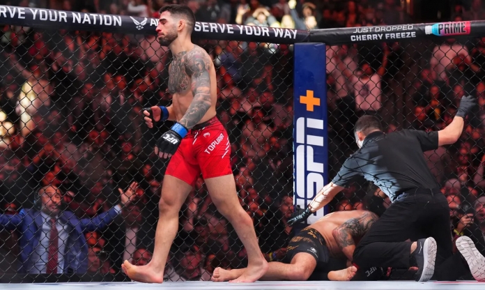 UFC 298: 'Đại đế' bị truất ngôi, Ilia Topuria trở thành nhà đương kim vô địch hạng lông UFC