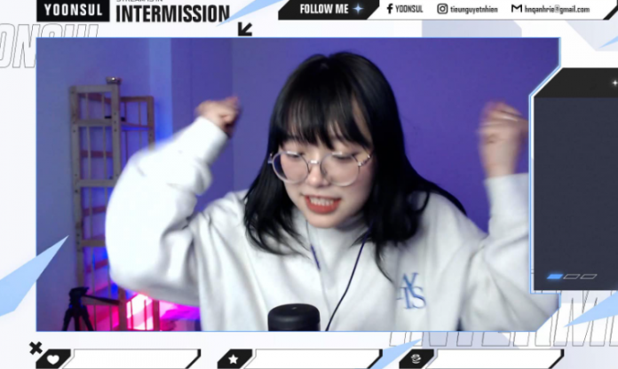 VIDEO: Nữ streamer gọi viewer là 'Onii chan' và cái kết