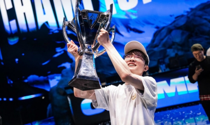 Faker: 'Tôi sẽ tiếp tục cống hiến cho T1'