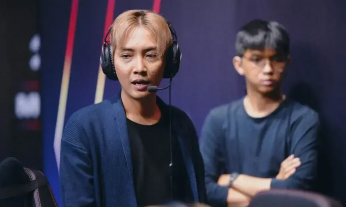 Raze là ai? Tiểu sử huấn luyện viên Raze LMHT