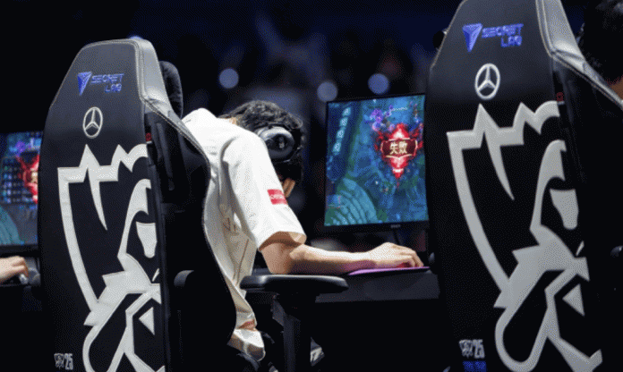 Shanks: 'Không hiểu sao Faker ngần ấy tuổi mà đánh vẫn hay'