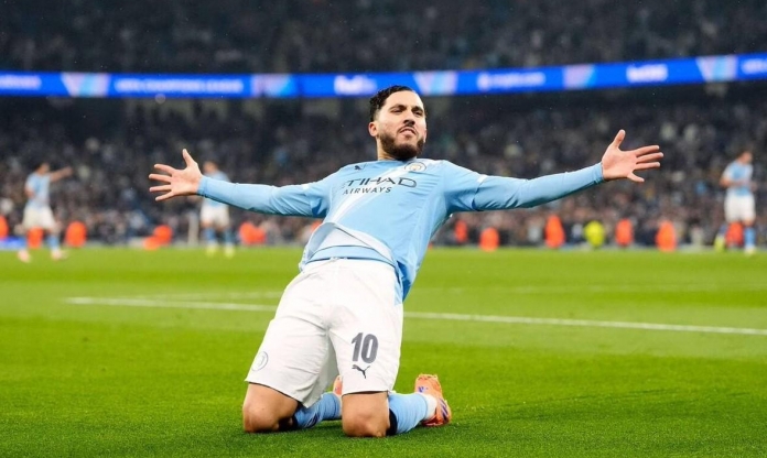 CĐV Man City 'cầu xin' Pep tung át chủ bài quyết chiến Liverpool