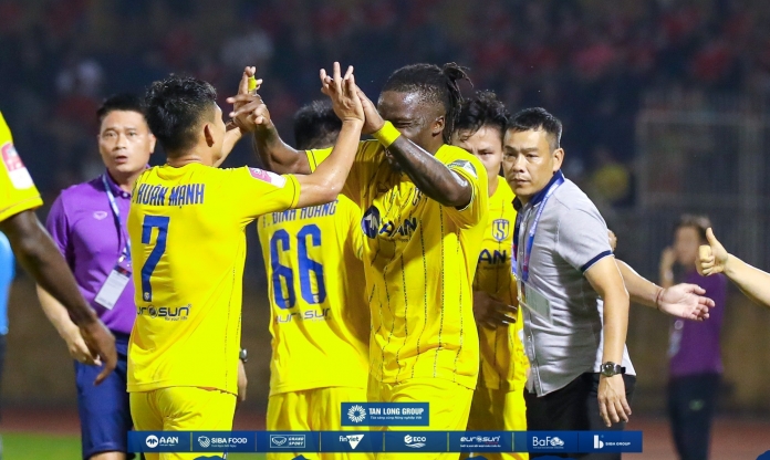 Các cầu thủ SLNA không bị cắt thưởng khi đá ở V-League
