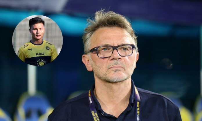 HLV Troussier chỉ rõ điểm Pau FC chưa làm tốt với Quang Hải