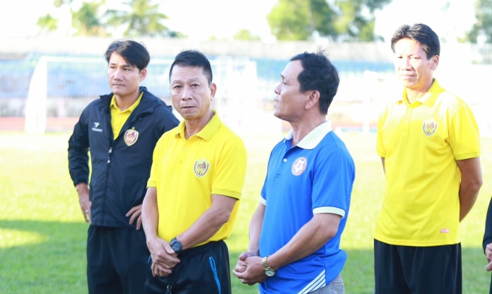 HLV đội bóng tân binh V-League 'than' gặp khó trước mùa giải mới