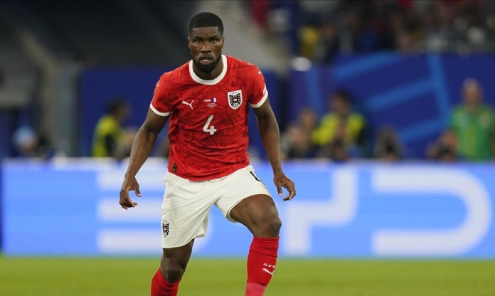 Hậu vệ làm gãy mũi Mbappe từng cà khịa: 'Tôi quá khỏe so với bạn'