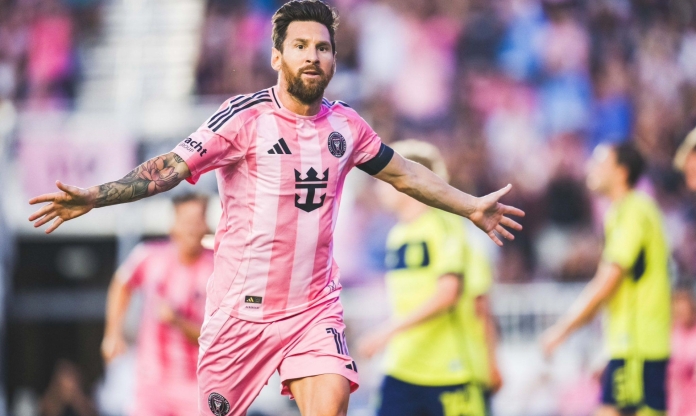 Messi lập siêu kỷ lục độc nhất lịch sử, vượt qua Ronaldo